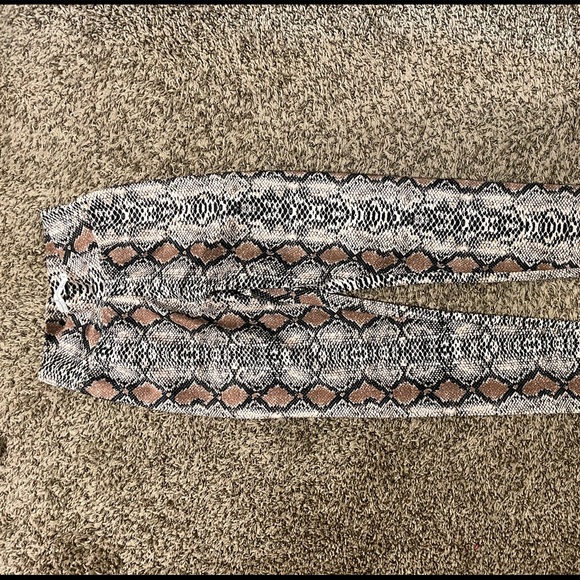 By Egreis leggings - Picture 2 of 4